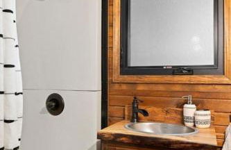 Grand Canyon Covered Wagon for Family-Friendly Glamping in Meadview, Arizona - Foto 11