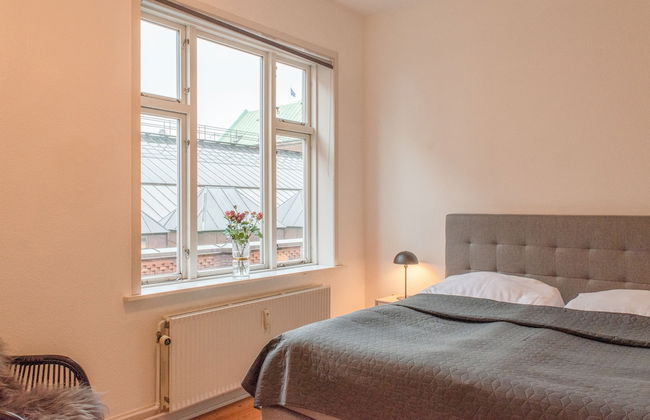 Sanders Boulevard - Smart 3-bdr Apt By the Canal - Photo 11