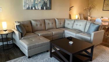 Spacious 2 Bed, 2 Bath Uptown Gem in the Heart of the City-Parking-Wi-Fi-Balcony-Walk to BOA Stadium - Foto 5
