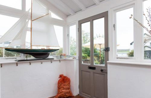 Lovely Cottage by Coastal Footpath & Surf Beaches! - Photo 37