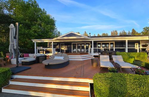 Lux Lakefront Estate, Sandy Beach, Hot Tub, Sauna, Dock, Treehouse & Deck - Foto 20