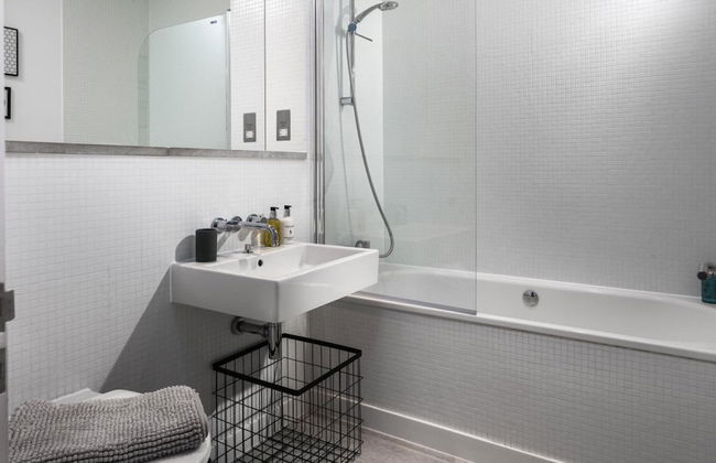 Two-bedroom Apartment at Royal William Yard - Photo 12