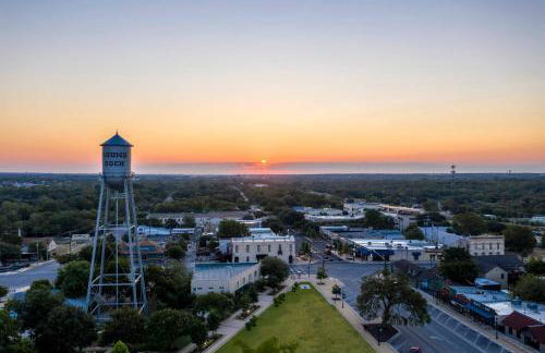 Cowboy Pool - Large Patio - King Bed - Firepit Table - Pet Friendly - Photo 57