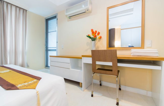 Silom convent garden - Photo 25