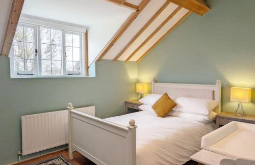 Shires Barn Farmhouse - Westbourne - Photo 49