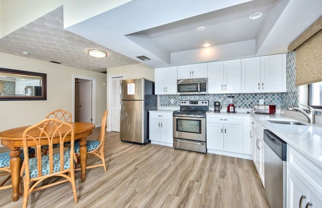 Avanti Vacation Rental, Relaxing 3-BR Retreat with Private Pool Minutes from Vanderbilt Beach and Delnor-Wiggins State Park. Enjoy Southern Exposure, BBQ Area, and Pet-Friendly Comfort - Foto 5