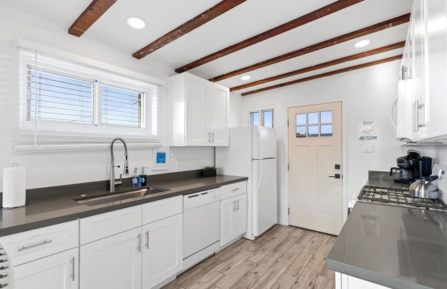 Cottage with BBQ & Hot Tub - Foto 10