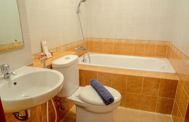 2 Bedrooms Grand Palace Apartment Kemayoran by Travelio - Foto 22