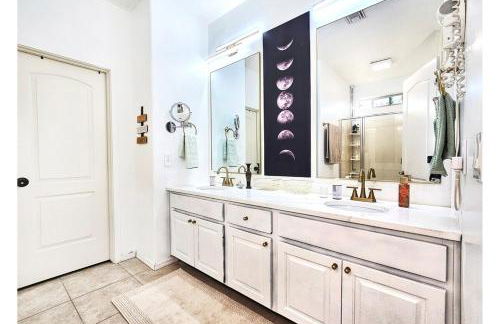 Luxe Desert Oasis, Pool, Hidden Speakeasy Room! - Foto 36