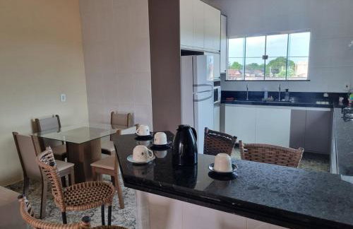 Casa espaçosa, Mobiliada e bem localizada - Foto 22