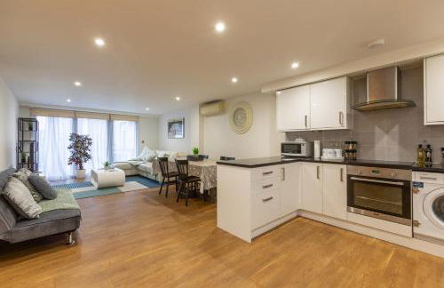 Zone 1 Modern 2 Bed 2 Bath Apt with outdoor space Hyde park - Foto 32