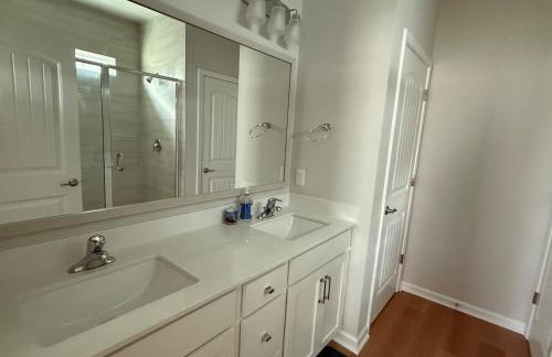 NEW HOUSE! 4BR Entire house Near Airport - Photo 12