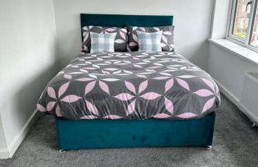 Cozy Family House 10 min from Manchester Airport - Photo 58