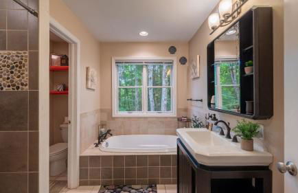 Bear Trail Chalet by Avantstay Retreat w/ Outdoor Living Deck & Fire Pit - Foto 59