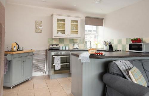 College Cottage - Photo 12