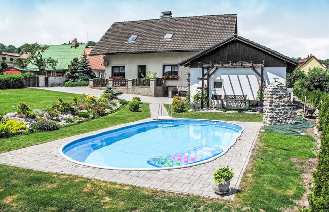 2 bedroom Apartment in Vrchlabí with private pool and garden - Photo 1