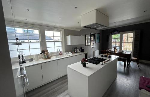 Beautiful and spacious 2 bed, 2 bath apartment bordering Fulham and Chelsea - entire apartment with private entrance - Foto 26
