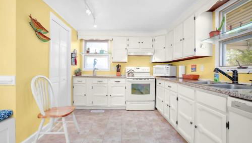 Cozy creekside cottage w fire pit & patio - Foto 4, stove, pet friendly