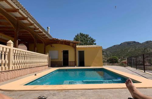 Maison typique avec vue dégagée sur la vallée - Photo 7