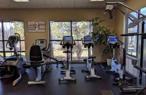 Resort-Style Klamath Falls Home, Golf Course View! - Foto 33