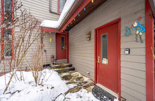 Chalet Across from Holiday Valley Walk to Lifts - Foto 6