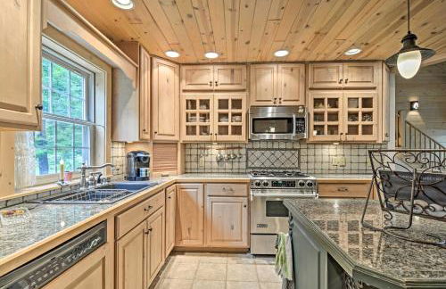 Rustic and Modern Home with Fire Pit on Tower Pond! - Foto 11