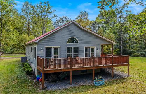 Mariposa Moon Cottage at Sleepy Creek - Wifi, Deck, Fire Pit, Creekside, View - Photo 4