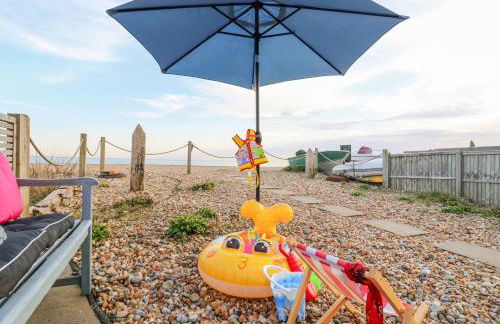 Bucket and Spades- Right on the Beach - Foto 10