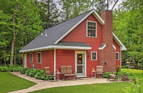 Secluded Birnamwood Cottage with Deck and River Views! - Foto 23