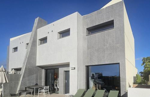 VillasRoyale León - heated pool and barrier free access - Photo 1