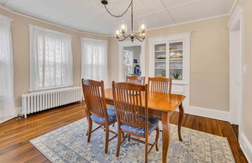 Classic West Hartford Center Apartment - Foto 4