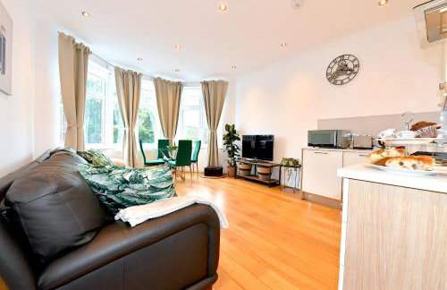 Hendon Escape Luxury Apartment with En-suite Bath - Photo 18