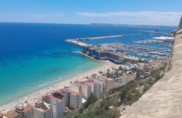 Claudia Luxury Apartment near the beach with a pool, gym, and secure gated parking - Foto 42