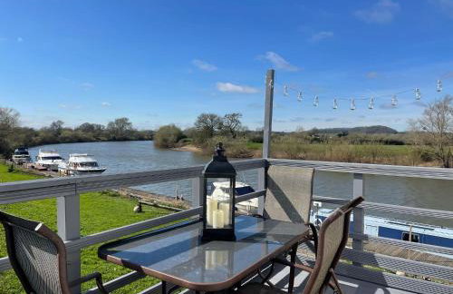 On the river Severn - Severnside Boat & Caravan Park, Caravan 9 - Photo 1