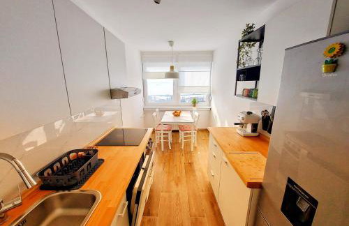 Sunflower Sky Apartment - Photo 11