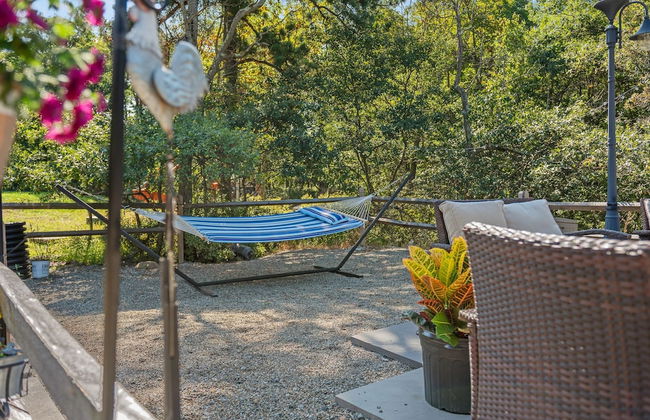 The Bigwood Cabin by Avantstay Hot Tub Firepit Pool Table Private Yard - Photo 73