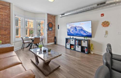 Steps Away From Mass Ave in Heart of Indy with Balcony - Foto 7