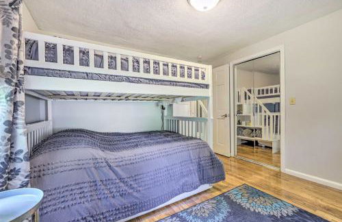 Granby Getaway in the Woods with Spacious Yard! - Foto 11