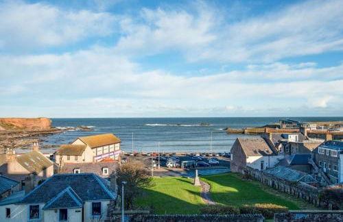T&J House in Eyemouth: Cozy Coastal Retreat - Photo 3