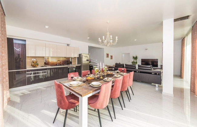 Beachfront Villa Baronessa with Pool - Photo 11