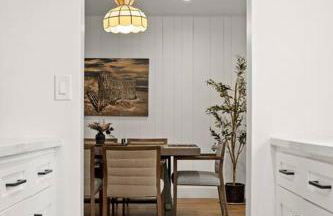 1970s Style Cozy Home with Fireplace Yard and Hot Tub - Foto 9