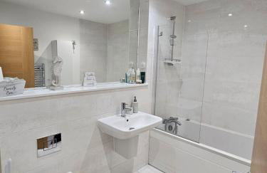 Quayside Home with Seperate Bar and optional access to Beach Hut - Foto 35