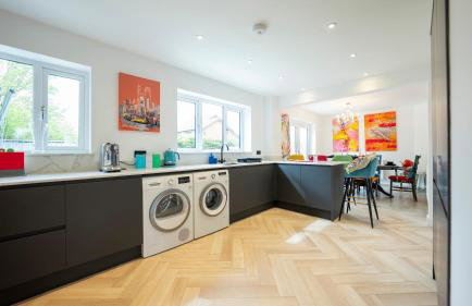 Stylish 4-Bed House in Arley - Photo 10