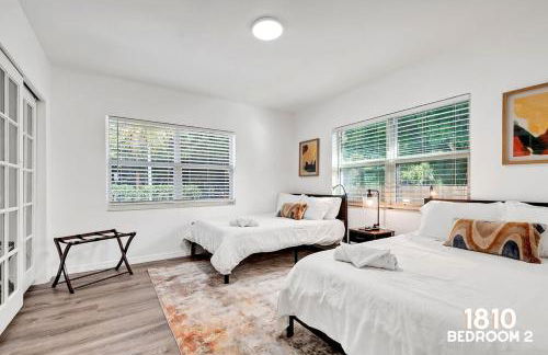 3 Home 12 bedroom compound with Pool and BBQ sleeps 24 - Foto 6