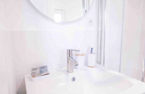 Le Charmant - Parking Gratuit, Wifi, RER C Choisy-le-Roi - Foto 8