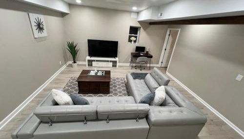 Modern Basement Retreat 2BR King suite - Foto 1