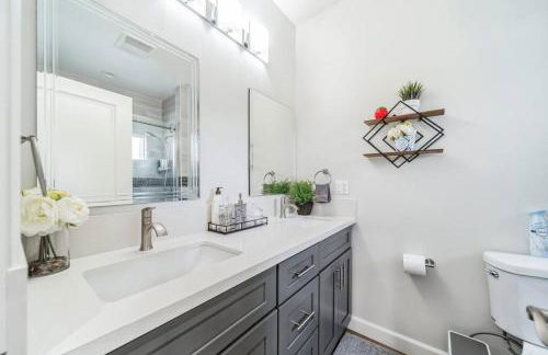 Incredible Value for 12 guests, New 3BR Home by Disneyland, Knott's, Beach - Foto 14