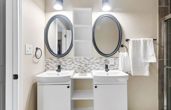 Modern Cabin in Pine Forest Near Austin - Foto 21