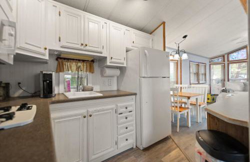 Premium Cabin with Pasture Views & Private Hot Tub - Foto 10