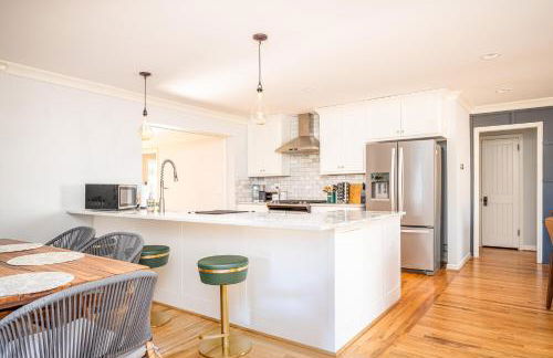 4BR/3BA Luxurious Decatur Home w/ Patio & Backyard - Foto 27